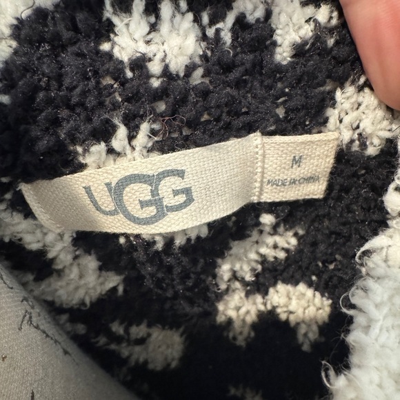 UGG Australia Cecilia V-Neck Sweater Sz M - Picture 7 of 9